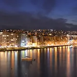 Cosy Apartment Steps To St George\'S Bay